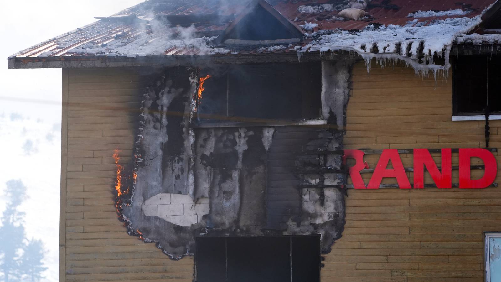 Her yer küle dönmüş: Bolu'daki Grand Kartal Oteli yangınından fotoğraflar, facianın boyutunu gözler önüne serdi! 