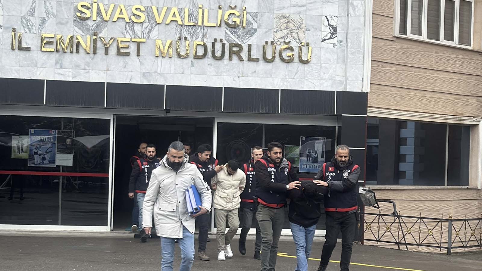 "Adınız terör örgütü soruşturmasına karıştı" yalanıyla dolandırıcılığa 4 gözaltı