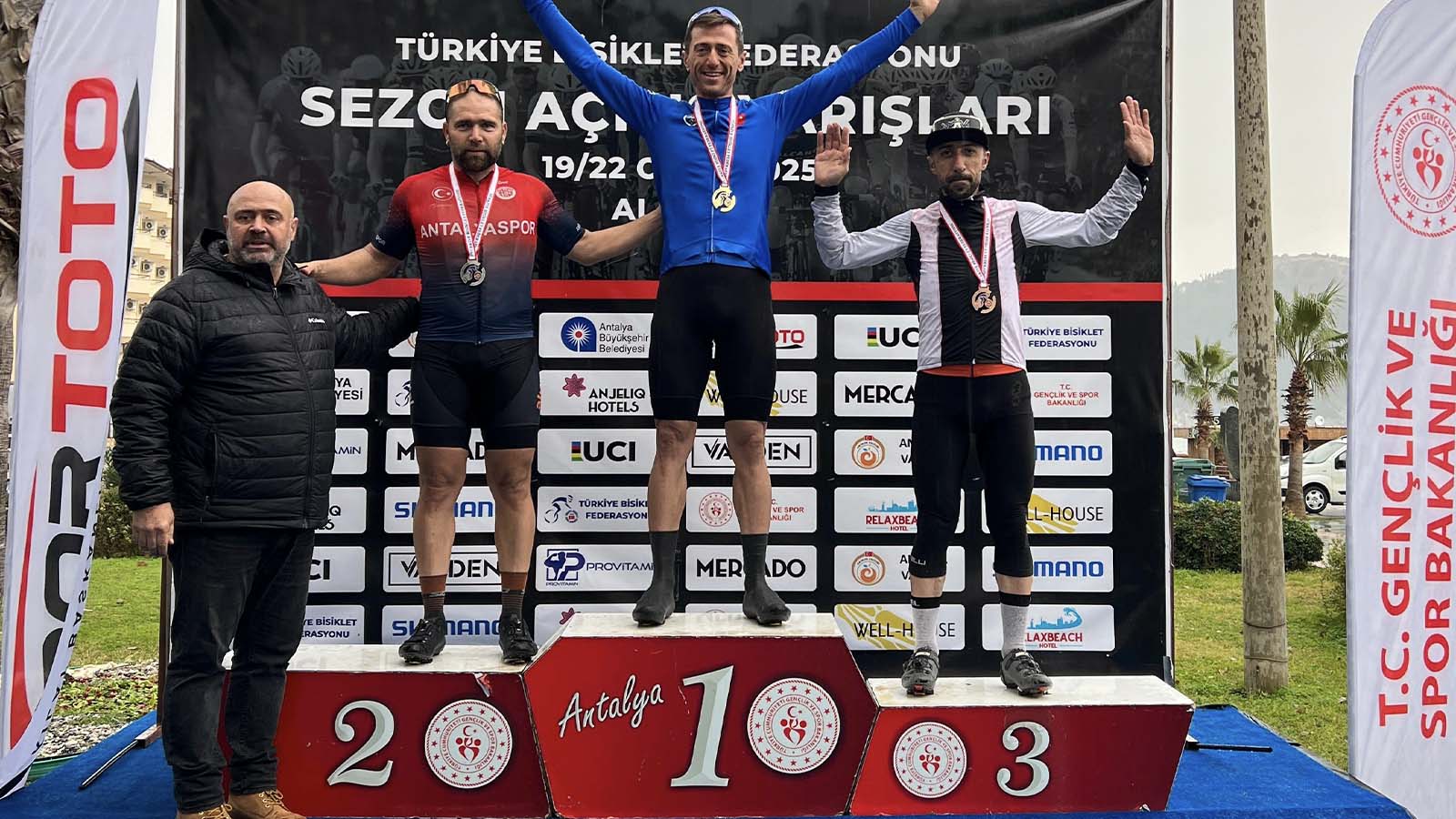 Mudanyalı bisikletçilerden üç günde dört madalya