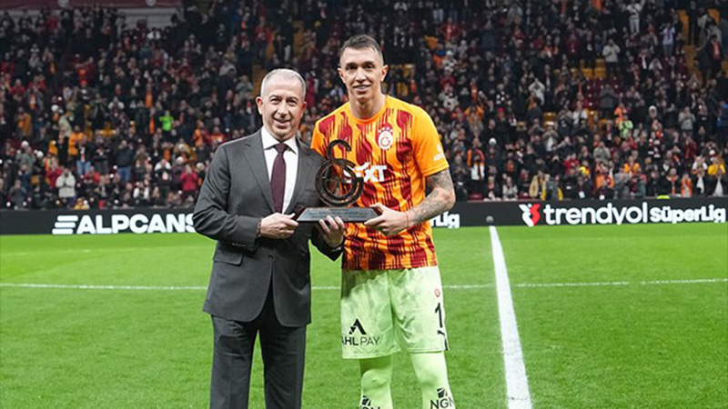 Galatasaray'dan Fernando Muslera'ya plaket!