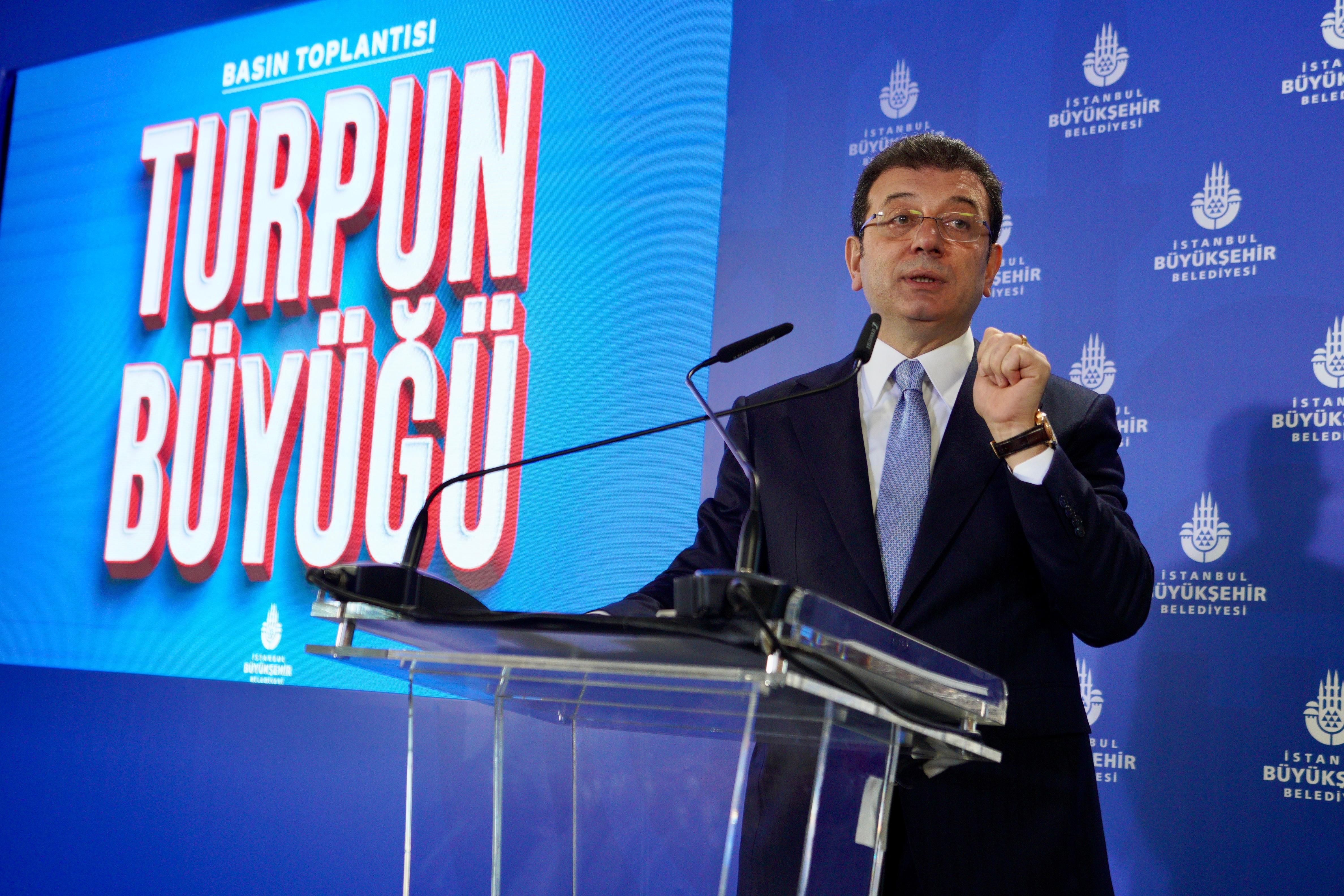 CHP'li İstanbul Büyükşehir Belediye Başkanı Ekrem İmamoğlu’nun “İlk kez duyacaksınız” diyerek önemli şeyler açıklayacağını işaret ettiği basın toplantısındaki “Heybedeki turpun adı belli S. B." açıklamasından dakikalar sonra hakkında soruşturma başlatıldı. İmamoğlu, soruşturmanın ardından, “Milletimizden gizleyecek hiçbir şeyimiz yok diyerek her yaptığımız işi millete açmamız, bu şeffaflık birilerini çıldırtıyor tahmin ediyorum. Ama biz onları hizmetlerimizle çıldırtmaya devam edeceğiz” paylaşımını yaptı. Peki gazeteler, İmamoğlu’nun bilirkişi çıkışını ve ardından gelen soruşturmayı manşetlerinde nasıl gördü?