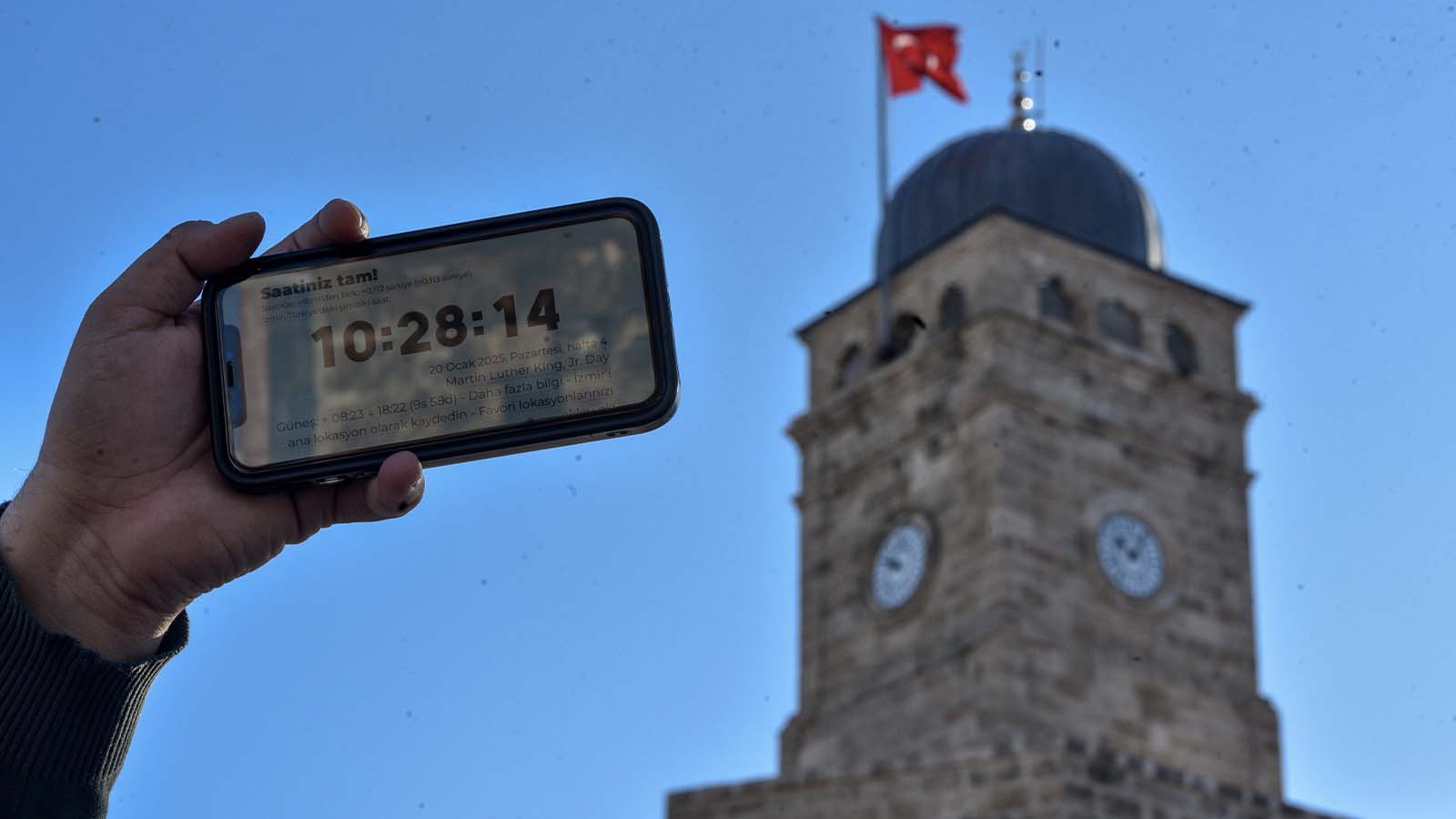 Çalınan tarihi saatin yerine takılan ikizinde "enerji" duraklaması