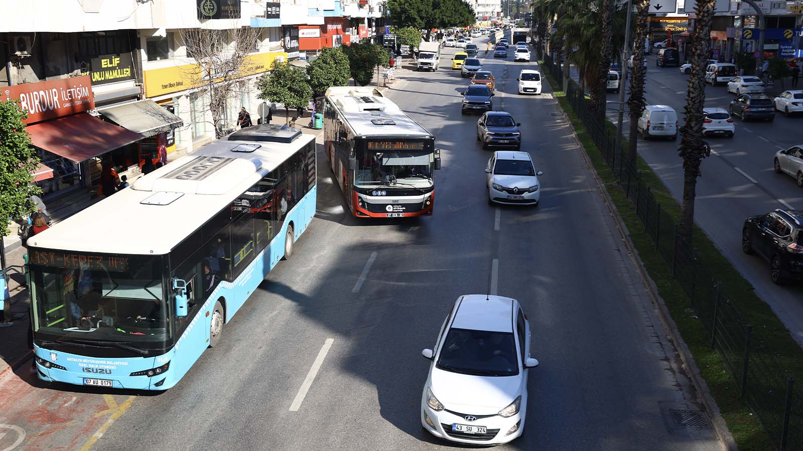 Antalya Büyükşehir Belediyesi’nin özel otobüs şeridi kararı, UKOME’den geçti