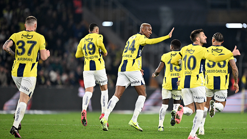 Çaykur Rizespor 9 kişi kaldı; Fenerbahçe evinde geriden gelerek kazandı