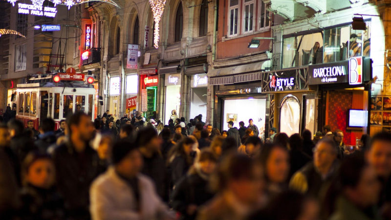 Katılımcıların en büyük tehdit olarak gördüğü ülke yüzde 36,9 ile İsrail oldu. İsrail'in hemen ardından yüzde 31,4 ile ABD yer aldı. Parti seçmenlerinden sadece İYİ Parti seçmeni en büyük tehdit olarak ABD'yi gördü. Yine İYİ Parti seçmenlerinin tehdit sıralamasında ikinci ülke İsrail oldu.