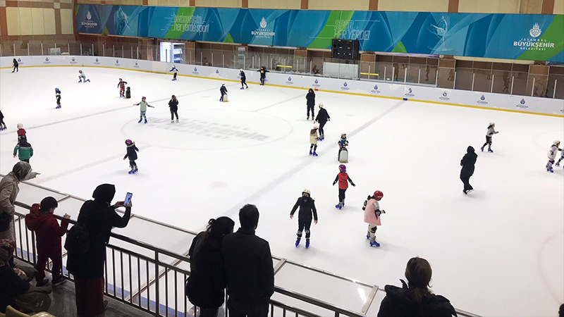 İstanbul’da karnesini alan 8 bin çocuk hem eğlendi hem spor yaptı
