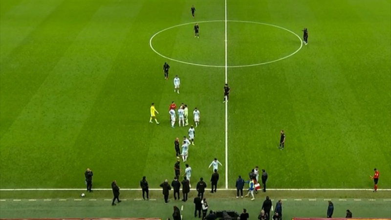 Adana Demirspor, Galatasaray karşısında sahadan çekildi; hakem Oğuzhan Çakır karşılaşmayı tatil etti: Ne ceza bekleniyor?