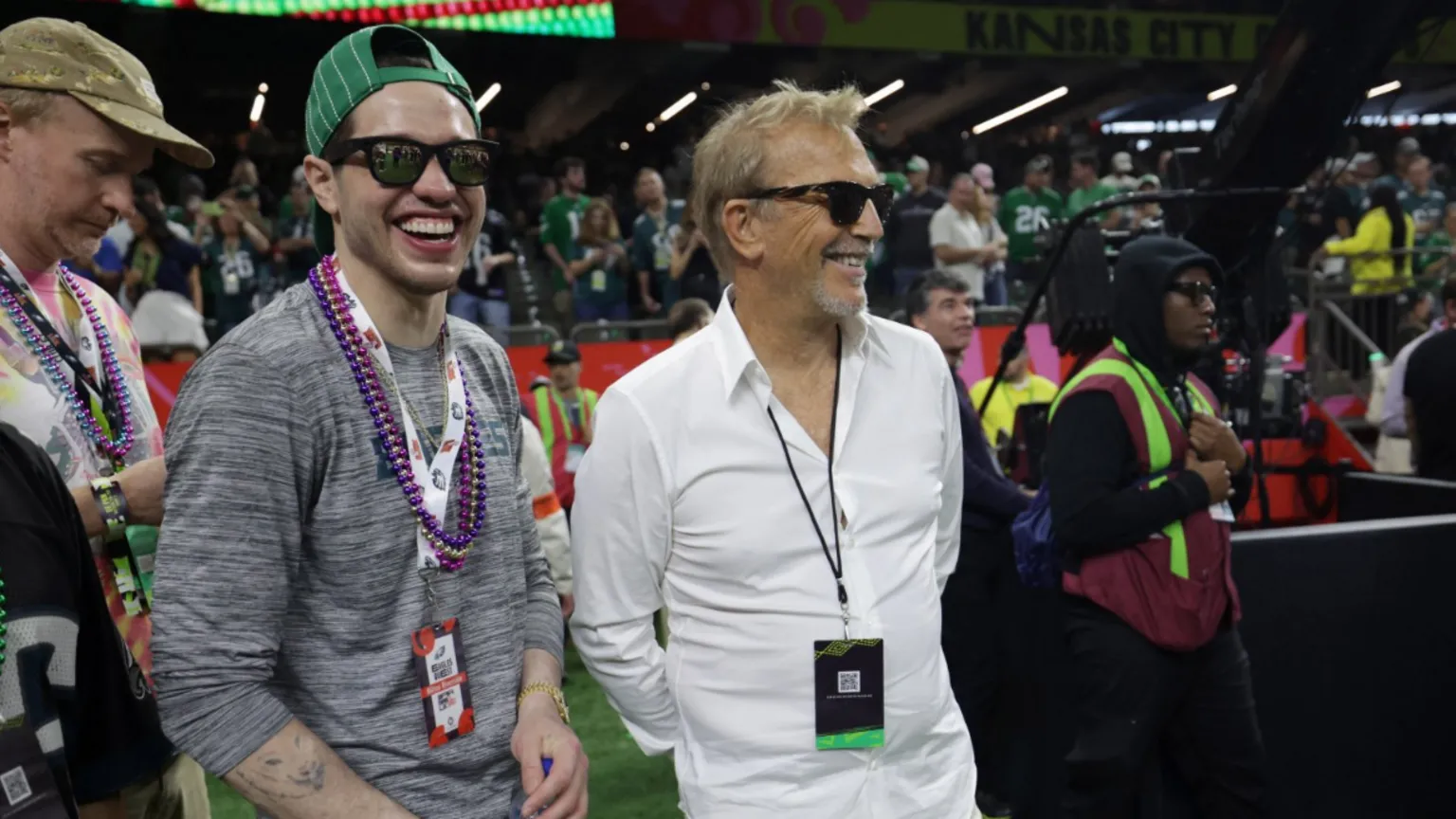 Oyuncular Pete Davidson ve Kevin Costner da etkinlikte görüldü