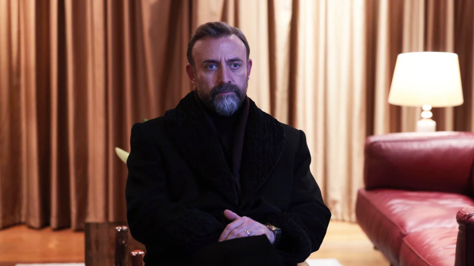Kral Kaybederse dizisinin Kenan'ı hangi iş insanı?