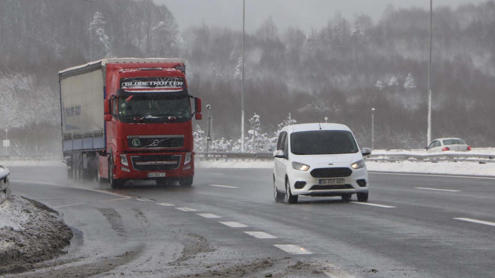 Bolu Dağı geçişinde kar durdu; ulaşım normale döndü