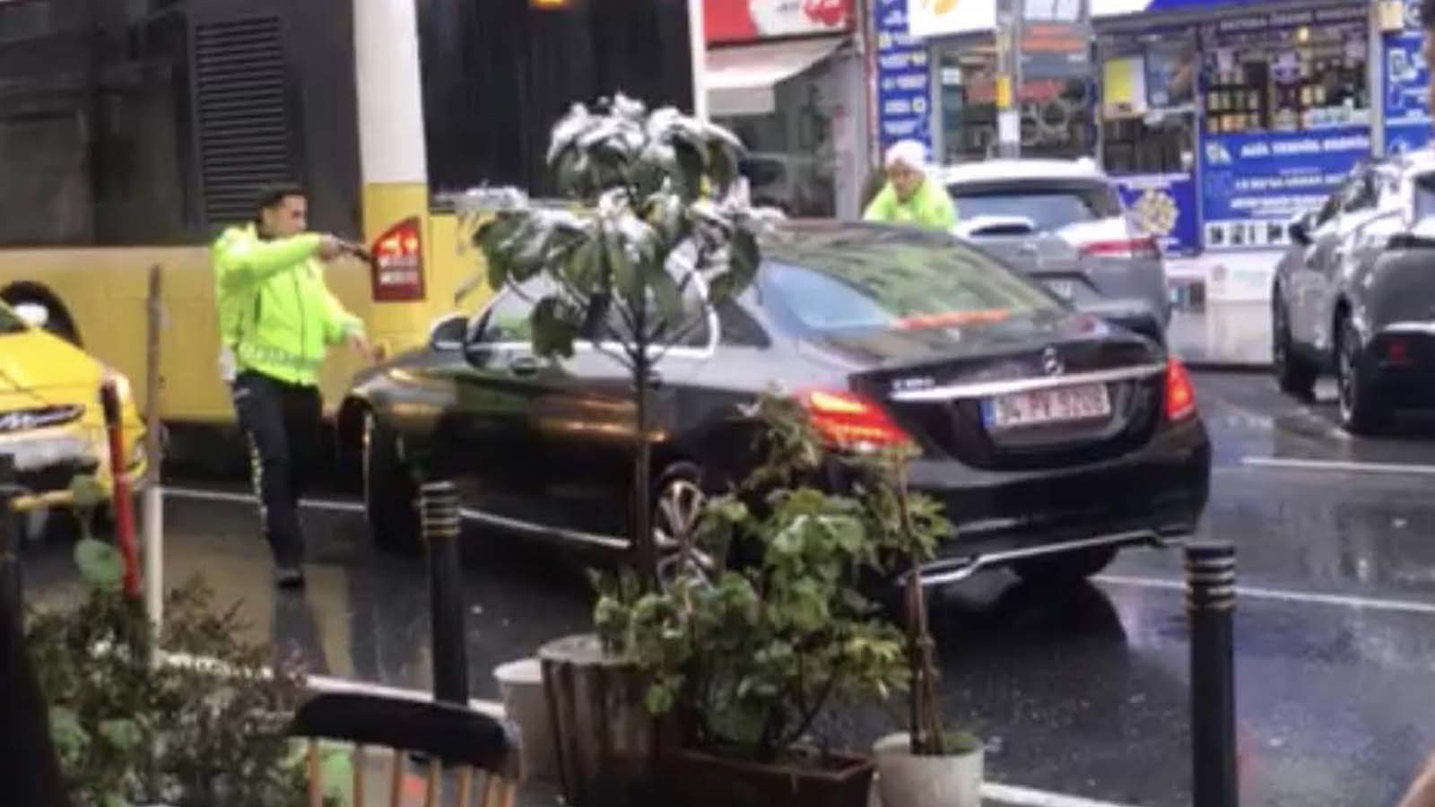 Polisin "dur" ihtarına uymadı; takip sonucu silahla durduruldu!