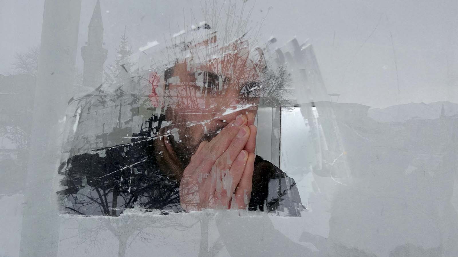 Erzurum'un 2 ilçesi eksi 32,6 dereceyi gördü; Aras Nehri buzla kaplandı