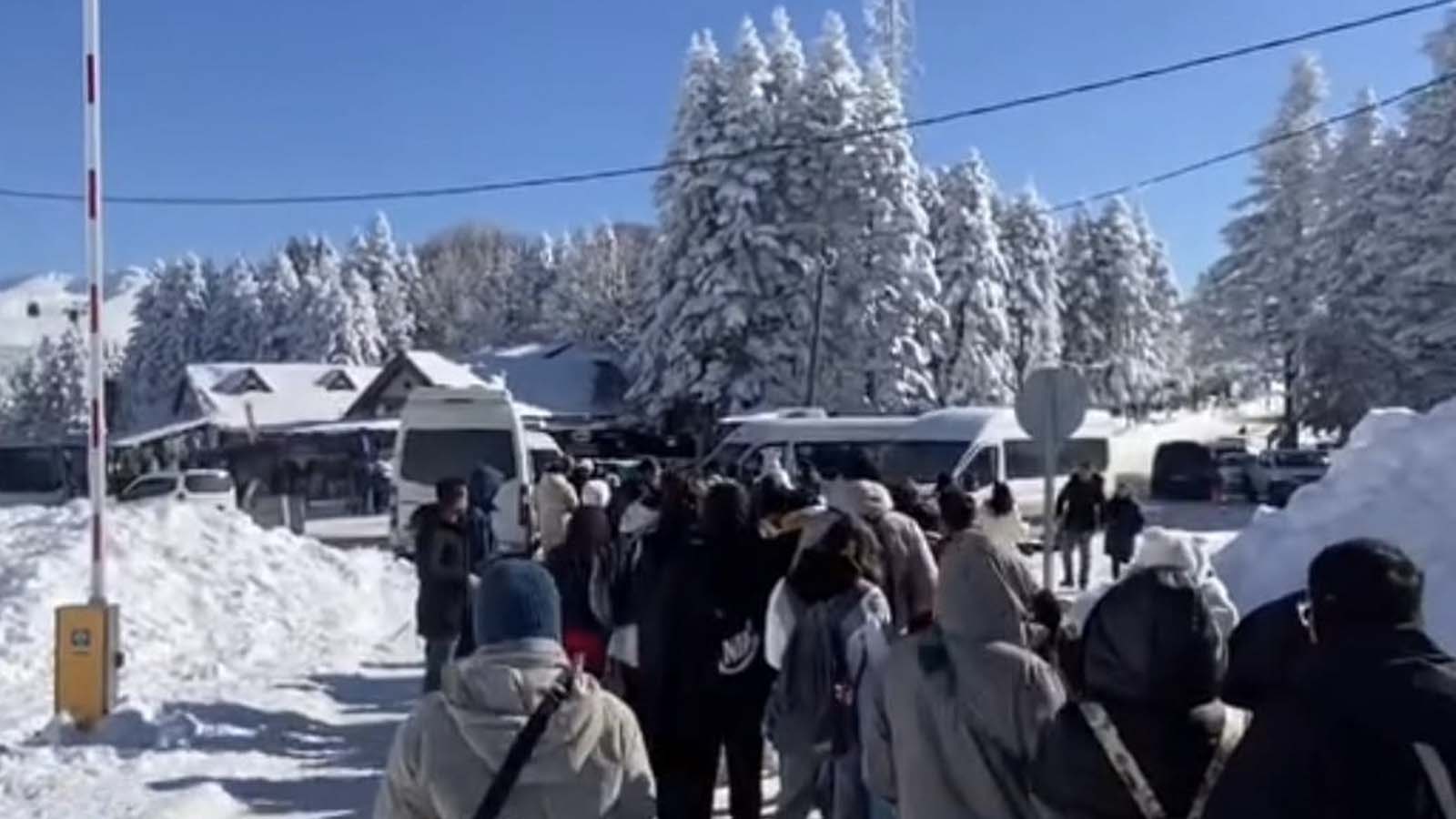 Uludağ'da, teleferikte mahsur kalan tatilciler kurtarıldı