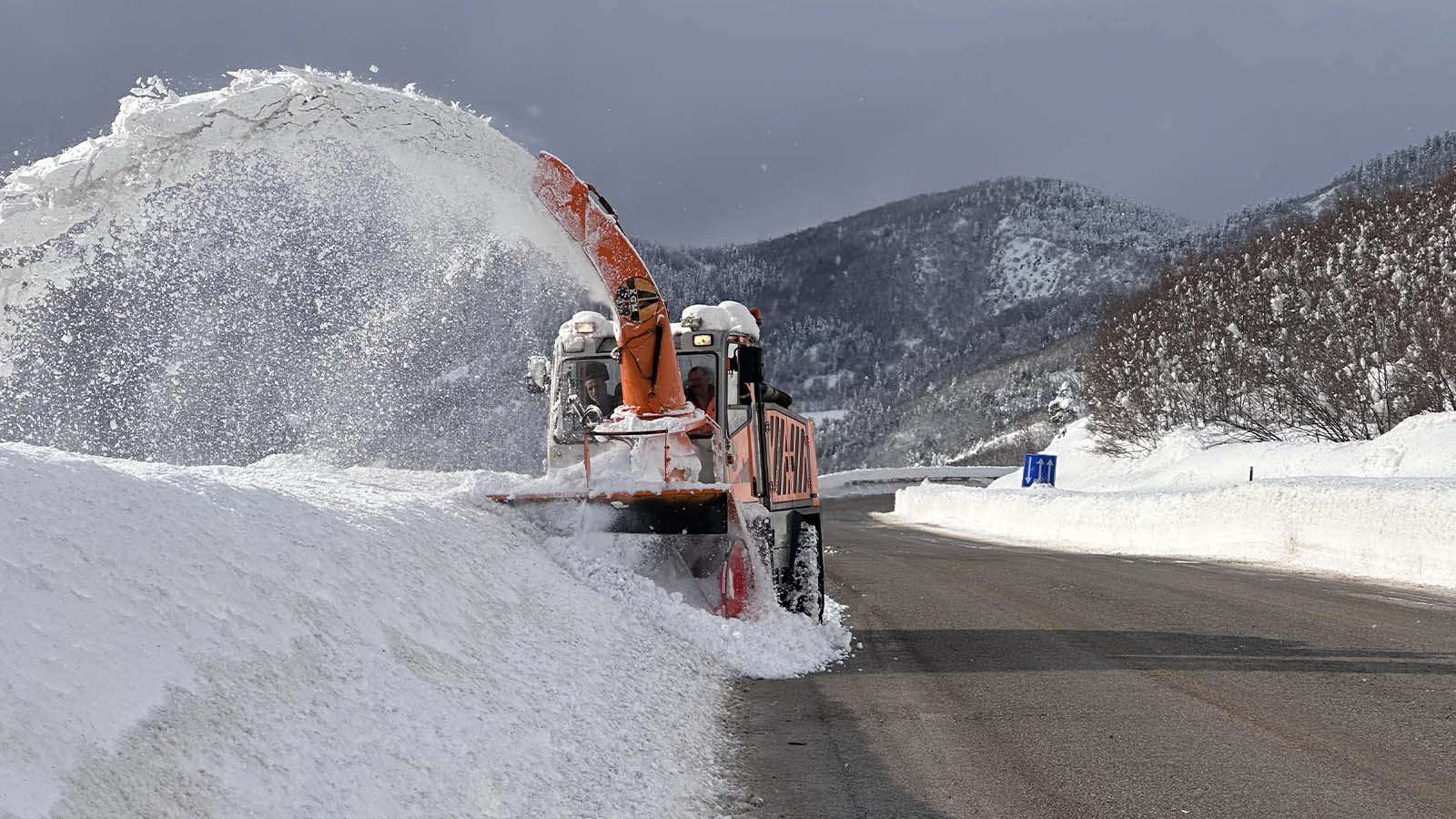 Samsun ve Kastamonu'da ulaşıma kar engeli: 364 yerleşim biriminin yolu kapandı 