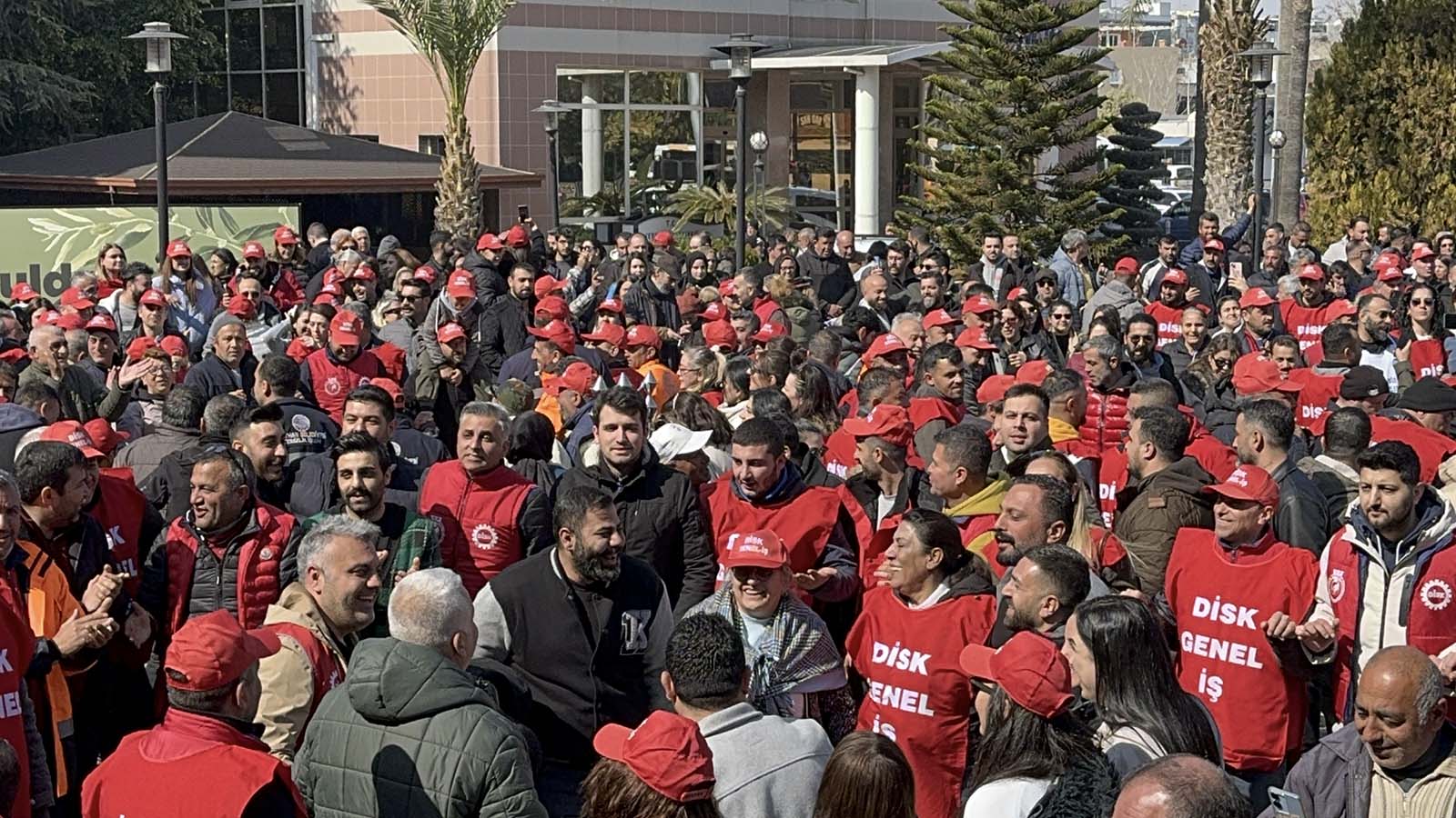 Seyhan Belediyesi’nde bazı işçiler iş bıraktı