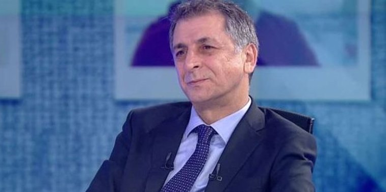 Mahmut Övür: Öcalan'dan gelen çağrının şu noktaların altını çizmekte yarar var: "Türkiye'nin barış ve güvenliği aynı zamanda Kürtlerin de hak ve özgürlüklerinin teminatıdır. Terörün yaratmaya çalıştığı düşmanlığın artık bir son bulması, ulusal meselelerin siyaset üstü değerlendirilerek milli/ortak bir söylem geliştirilmesi gerekmektedir. Daha özgür ve demokratik bir geleceğin inşası için hep birlikte hareket etmeliyiz. Tarih yazarken doğru yerde durmak, kardeşliğe omuz vermek vatanseverlik görevidir." (Sabah)