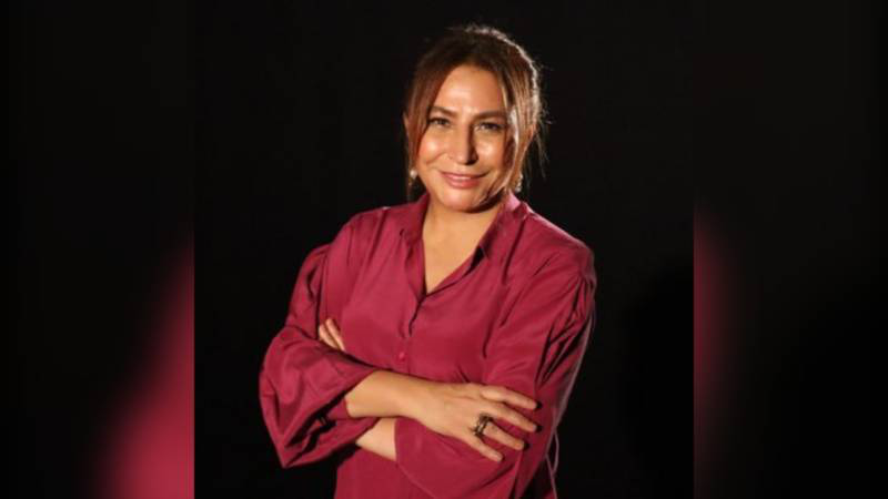 Elif Çakır: “Şunu hemen ifade etmeliyim ki 27 Şubat 2025 Türk siyasi tarihimizdeki yerini çoktan aldı, on yıllar sonra siyasi tarihimizi yazanlar bugünü Devlet Bahçeli’yi hayırla yad ederek yazacaktır. Diyarbakır’dan Van’a bütün bölgede şehir meydanlarına büyük devasa ekranların kurulması, kadınıyla erkeğiyle, yaşlısıyla genciyle yüzbinlerce insanın meydanlara akın etmesi, Kürt annelerinin büyük bir coşkuyla çektikleri halaylarla, büyük bir mutlulukla çağrıyı dinlemeleri meselenin nasıl hayati öneme sahip olduğunun bir göstergesiydi. Kim ne derse desin değil on binlerce canımızın hayatı, bir tek canımızın hayatta kalması için bile değecek bir süreci başlattı Sayın Bahçeli. MHP lideri Bahçeli’ye bu süreci kararlılıkla yürüttüğü, iktidar ortağının zaman zaman temkinli zaman zaman gönülsüz yaklaşımlarına rağmen geri adım atmadan kararlılıkla bu süreci yürüttüğü için teşekkürler.” (Karar)