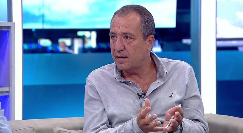 Mehmet Tezkan: Öcalan’ın 2014’ teki açıklaması coşkuyla karşılanmamıştı… Öcalan’ın 2025’ teki açıklaması coşkuyla karşılandı… Çünkü Kandil dahil, Rojava dahil, onları destekleyen güçler dahil beslenme kaynağının kesildiğini gördü. Güneydoğu’dan dağa çıkan, PKK’ya katılan yok gibi… Yok diyebiliriz… Yöre halkı duygusal nedenle, aile bağı nedeniyle, hak arayışı nedeniyle PKK ile kurduğu bağı çoktan kopardı… PKK ile bağını koparmasa Öcalan‘ın ‘PKK yı fesih ettim, tarihi sorumluluk benim’ açıklaması coşkuyla karşılanmazdı… (Halk TV)