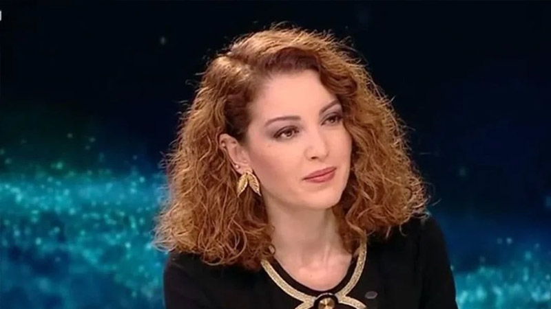 Nagehan Alçı: Bu 2013 nevruzunda okunan mektuba benzemiyor. Öcalan orada sadece silahlı güçlerin sınır dışına çekilmesini istiyordu, silahların bırakılmasını ve örgütün kendini lağvetmesini ilk kez dün DEM Heyeti’nin okuduğu mektupta dile getirdi. Bu tarihi bir çağrıdır. Kendi kurduğu PKK’ya "Kongreyi topla ve kendisi feshet” demek onun açısından “Silahlı mücadeleyi kapatıyorum”, bizim açımızdan ise “PKK terörü sonlanıyor” demektir. (Habertürk)