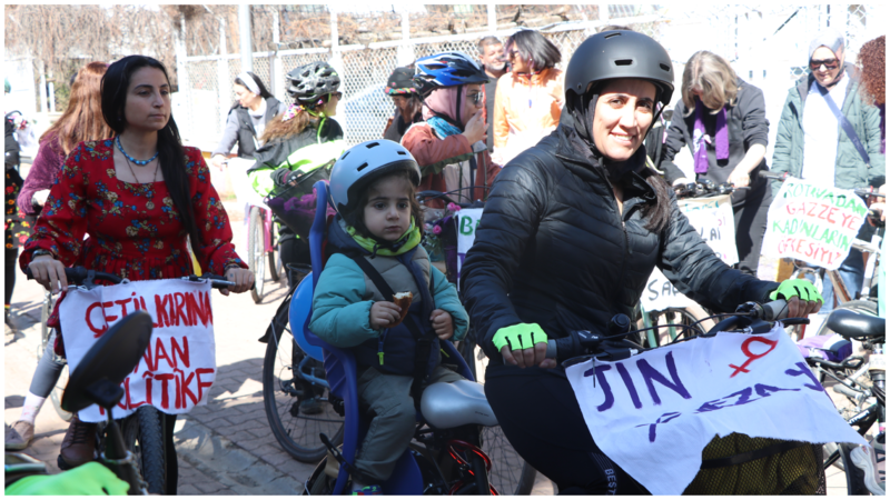 Diyarbakır’da kadınlar, ‘8 Mart’ için pedal çevirdi