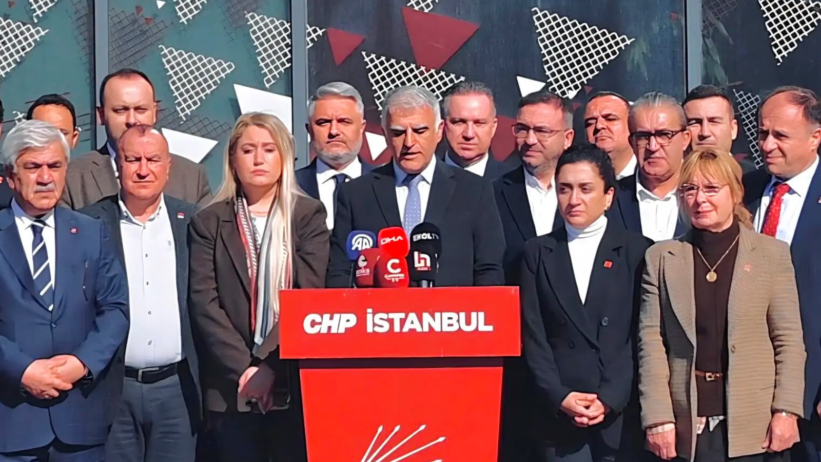 Reacție a președinților de district CHP la ancheta congresului: “Dacă AKP caută suspiciuni, ar trebui să-și examineze istoria  
