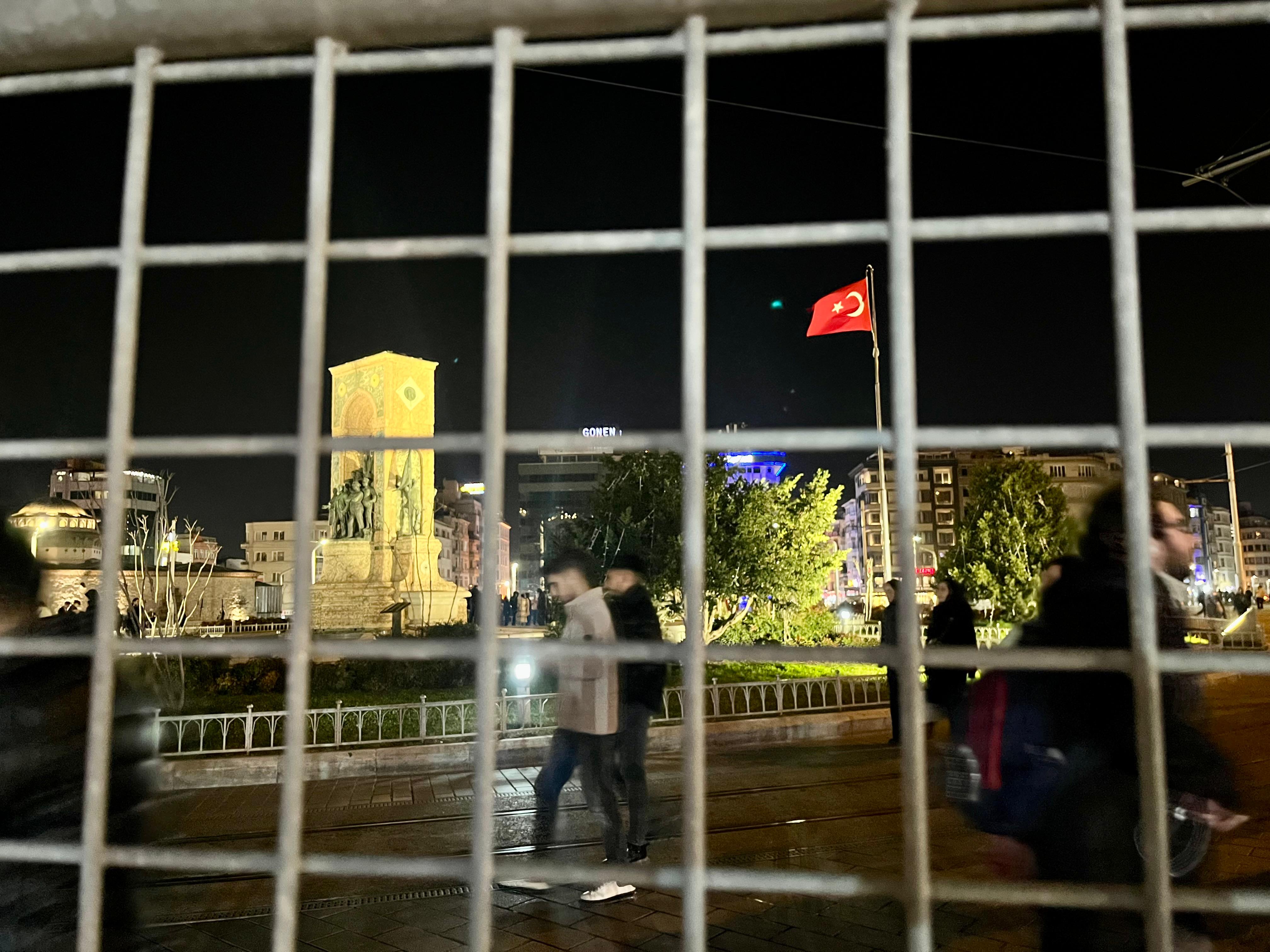 Taksim Meydanı'ndaki Cumhuriyet Anıtı