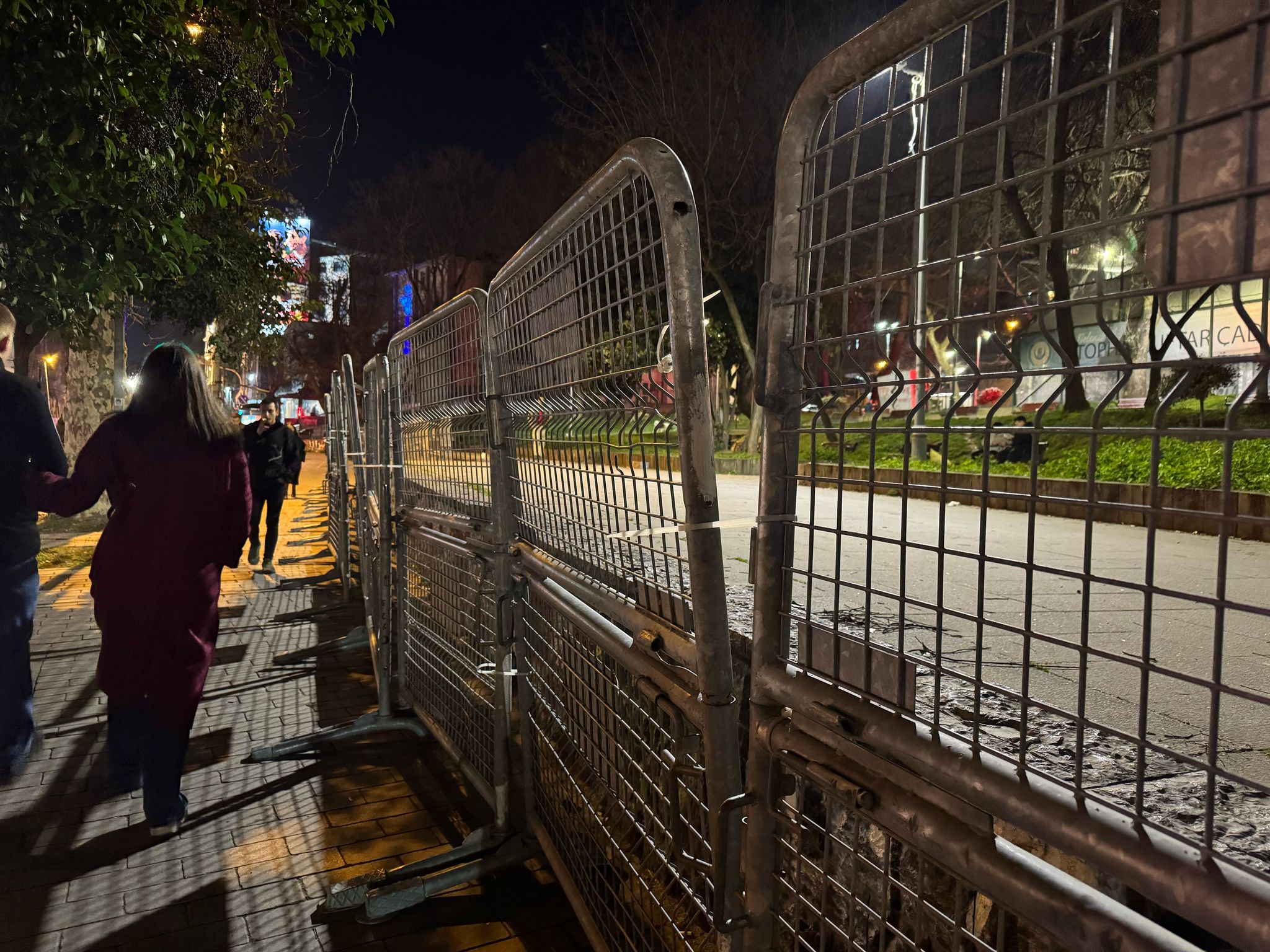 Karaköy, Kemeraltı Caddesi İBB Tophane Parkı önü