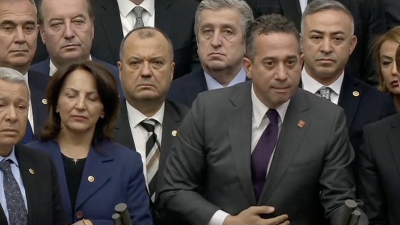 Protestul lui İmamoğlu în parlament: Poate fi un coșmar pentru voi, dar pentru cei 86 de milioane este o speranță, nu puteți opri candidatul acestei țări alături de celebrii.  