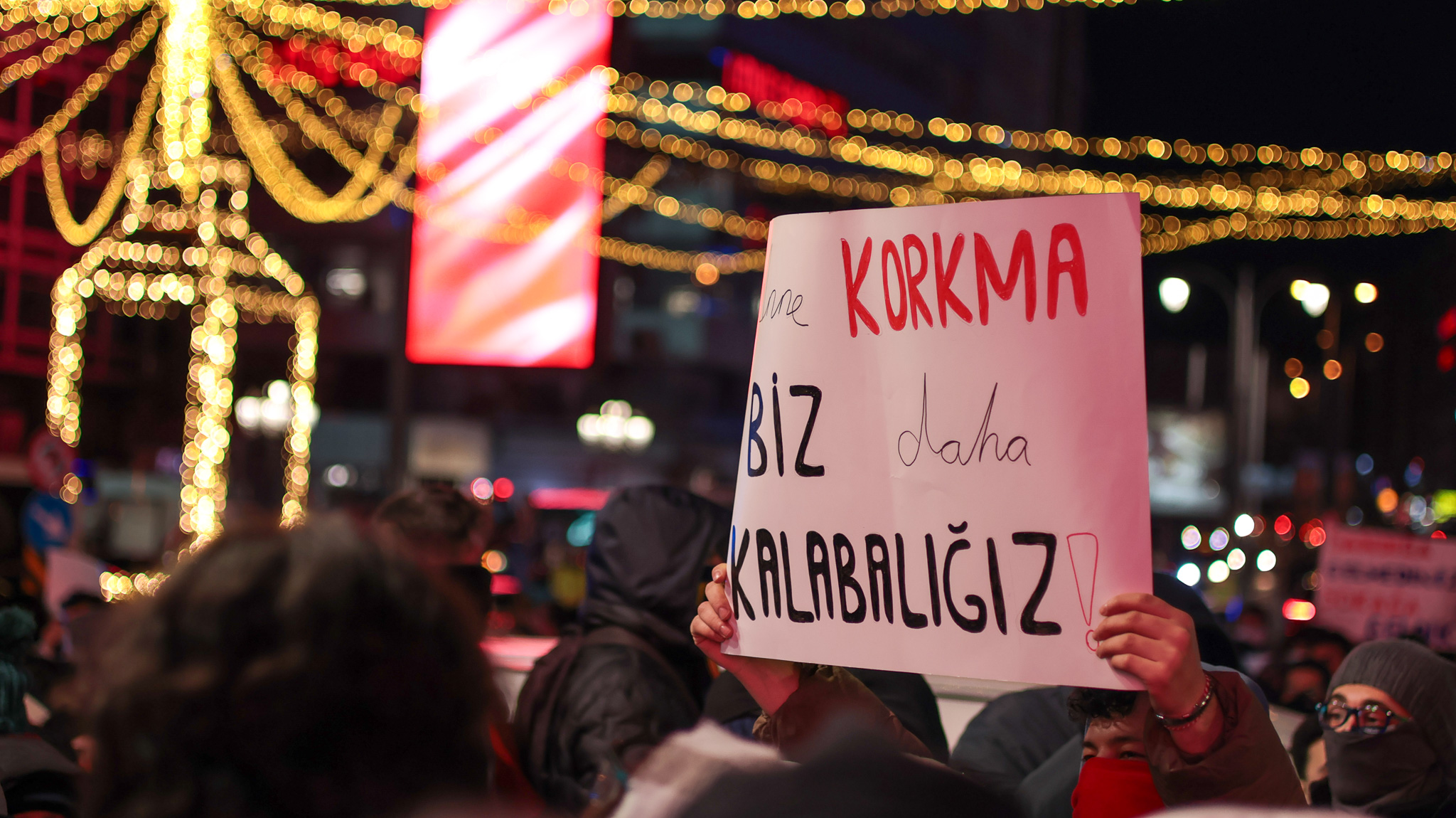 19 Mart vakasının iletişimsel analizi: Halkın mesajı; “Hop! O kadar da uzun boylu değil!”