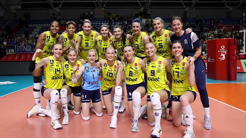 Fenerbahçe a învins Galatasaray cu scorul de 3-2 în semifinalele Seriei de Play-off a Ligii Sultanelor și și-a asigurat un loc în finală  