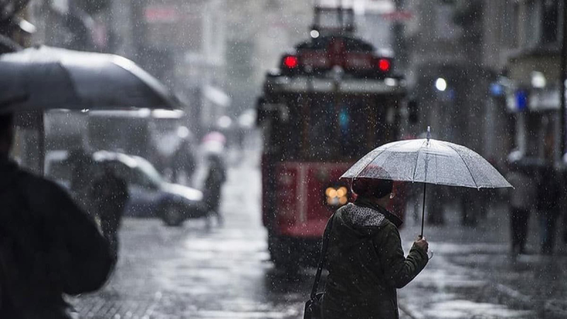 İSTANBUL °C, 19°C Parçalı ve az bulutlu, kuzey kıyıları yer yer çok bulutlu, sabah ve gece saatlerinde yoğun olmak üzere sis ve puslu.