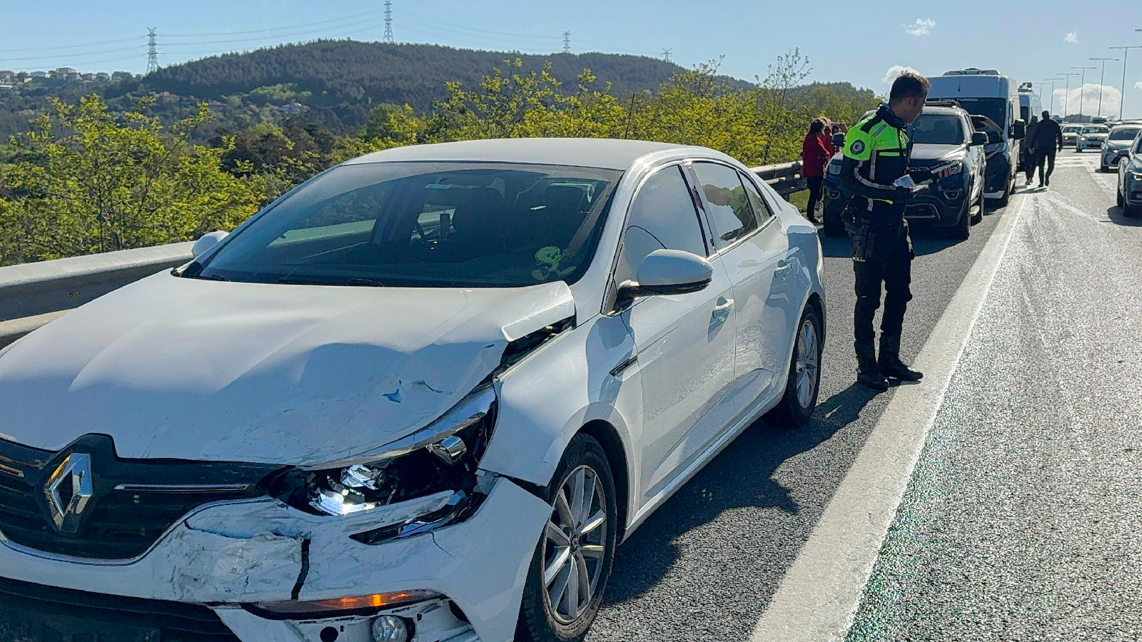 Kuzey Marmara Otoyolu'nda zincirleme trafik kazası; 8 araçta hasar oluştu