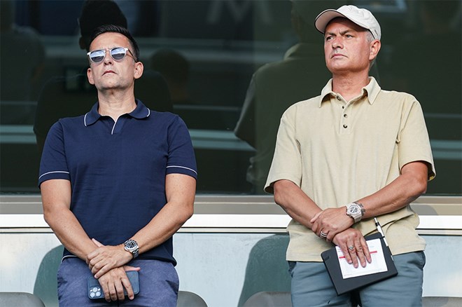 Sabah'ta yer alan habere göre, sarı-lacivertliler'de Mario Branco, Acun Ilıcalı ve Jose Mourinho önderliğinde gidecek futbolcular belirleniyor.