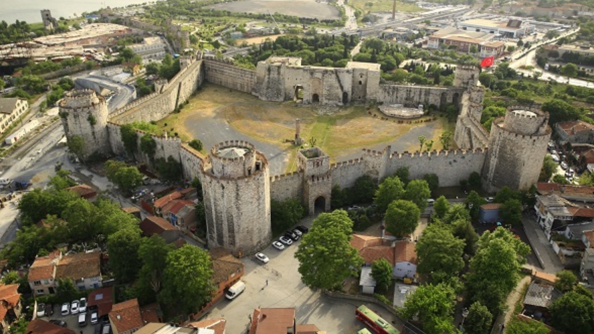 Yedikule Hisarı'ndaki Fatih Mescidi yeniden ibadete açıldı