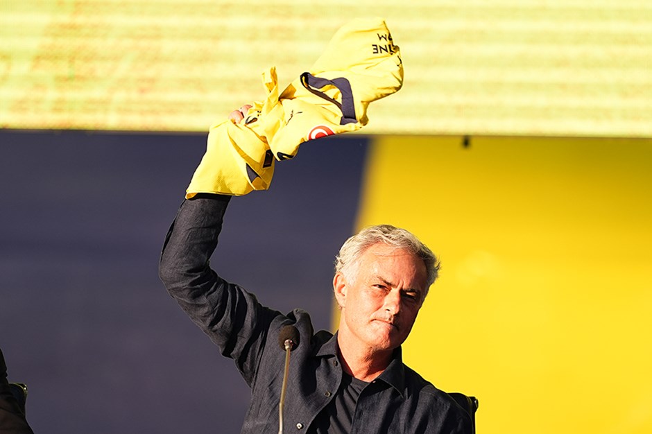 Fenerbahçe’de sezonun sona ermesiyle birlikte gözler teknik direktör Jose Mourinho’ya çevrildi.