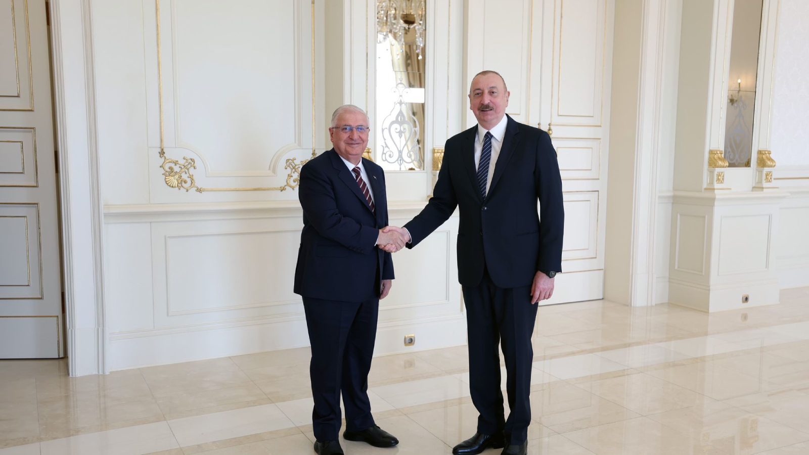 Președintele Azerbaidjanului, Aliyev, a primit în audiență pe Ministrul Apărării Naționale Güler  