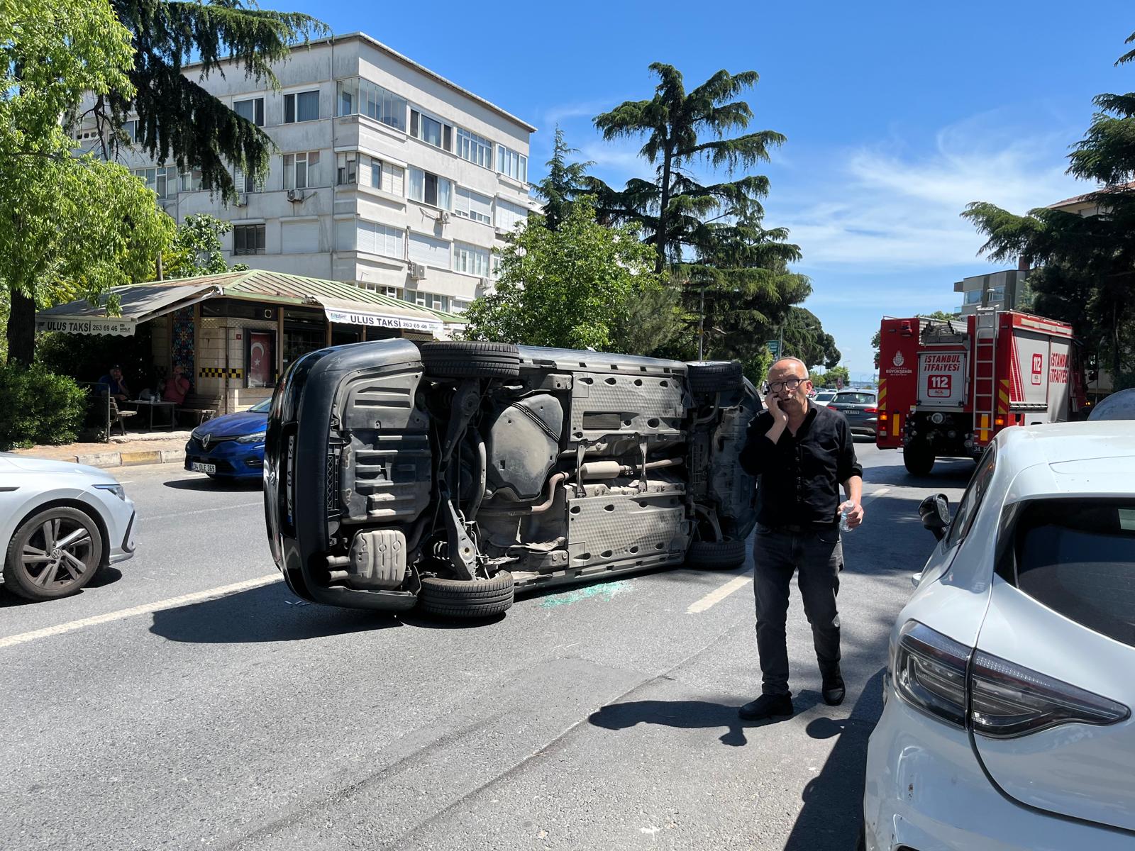 Beşiktaş’ta bir otomobil park halindeki araca çarparak takla attı; kaza anı kamerada