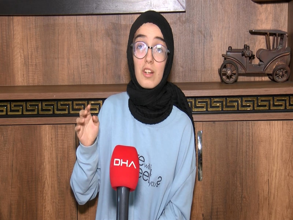 Üniversite hayali kurarken geçirdiği kaza sonrası yatağa bağımlı kalan Esma, fizik tedaviyle ayağa kalktı