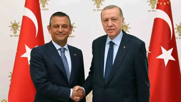 Parti liderleri arasında en beğenilen isim CHP Genel Başkanı Özgür Özel olurken, onu Cumhurbaşkanı ve AKP Genel Başkanı Recep Tayyip Erdoğan takip etti.