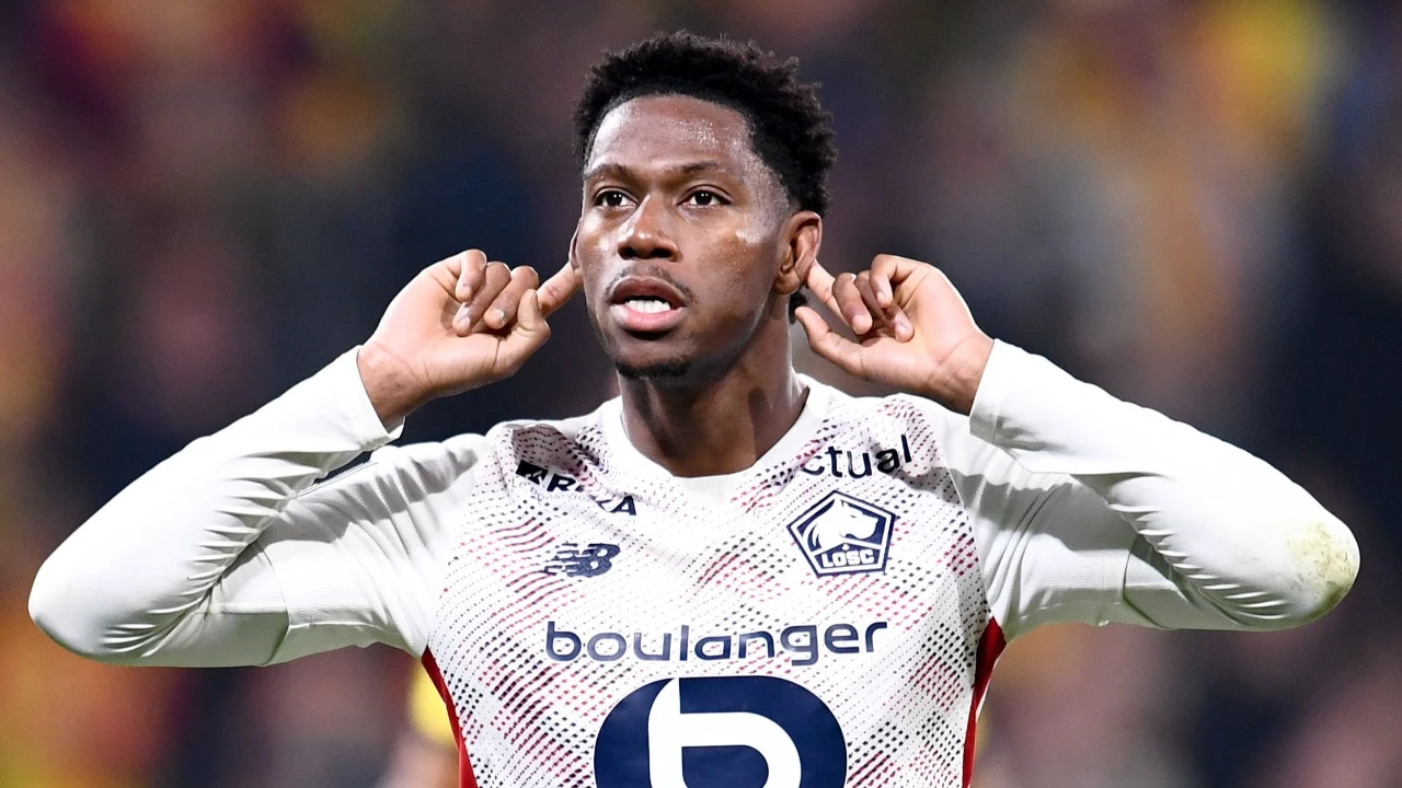 Fenerbahçe transferdeki suskunluğunu Jonathan David ile bozmaya hazırlanıyor. Sarı-lacivertliler, Lille ile sözleşmesi sona eren yıldız golcüyü astronomik teklifle ikna etmeye yaklaştı.
