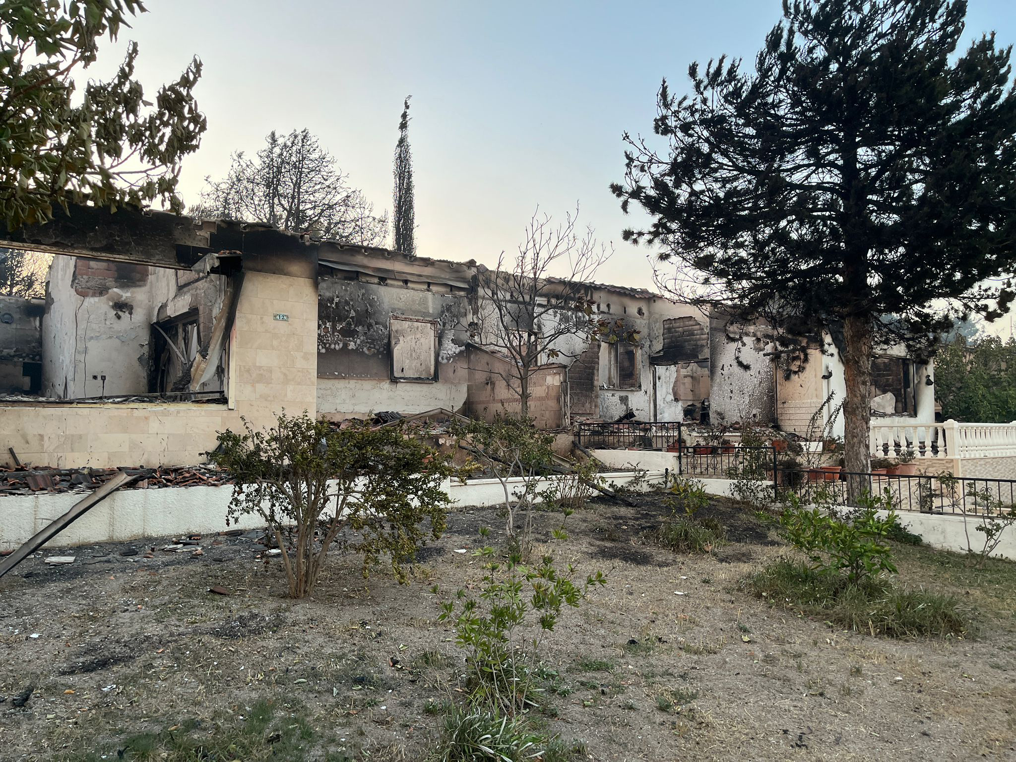 Yangının başladığı sırada Doğankent Sitesi'nde olduğunu belirten site sakini Berkan Kaya, şunları kaydetti: