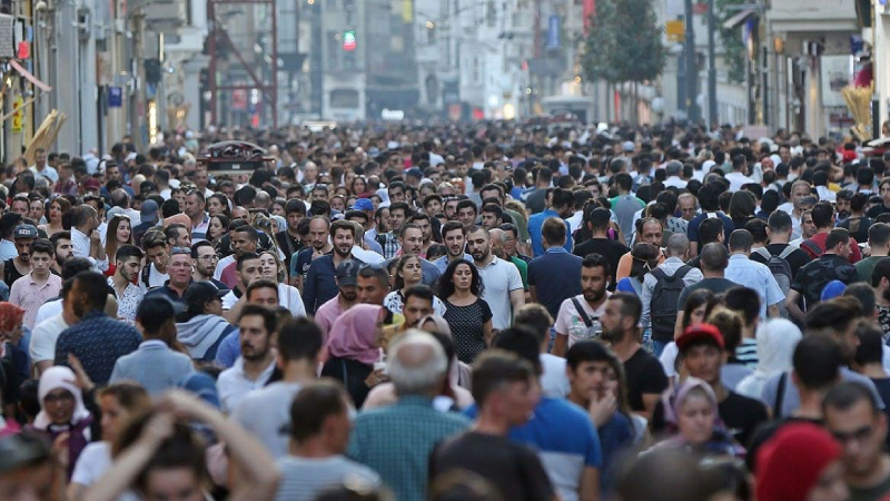 ASAL Araştırma, yürüttüğü anket çalışmasında katılımcılara sorduğu "Türkiye'de en güvendiğiniz kurum hangisi?'' sorusuna ilk sırada yüzde 24.9 ile "Hiçbiri" cevabını aldı. ASAL Araştırma ve Danışma Şirketi söz konusu anket çalışmasını 26 ilde 12-21 Haziran tarihlerinde 2.012 kişi ile yaptı.