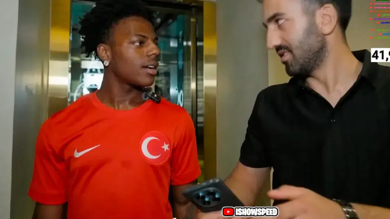 Ünlü yayıncı Galata Kulesi'ne de gitti. Mekanın tarihini sordu. Görevlilerin translate (çeviri) programı yardımıyla konuşmaya çalışmasına şaşıran 20 yaşındaki yayıncı görevlilerle anlaşmaya çalıştı.