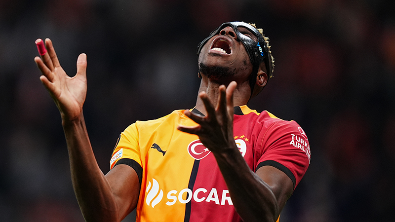 Napoli taraftarından Osimhen'e ağır sözler: Cehalet her zaman senin hayatında hüküm sürecek!