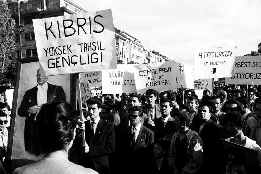 Bugün, Kıbrıs 1974 yılında gerçekleştirilen Kıbrıs Barış Harekâtı'nın 51. yıl dönümü. İşte siyasilerin, sosyal medya hesaplarından Barış ve Özgürlük Bayramı'na özel yayımladıkları anma mesajları…