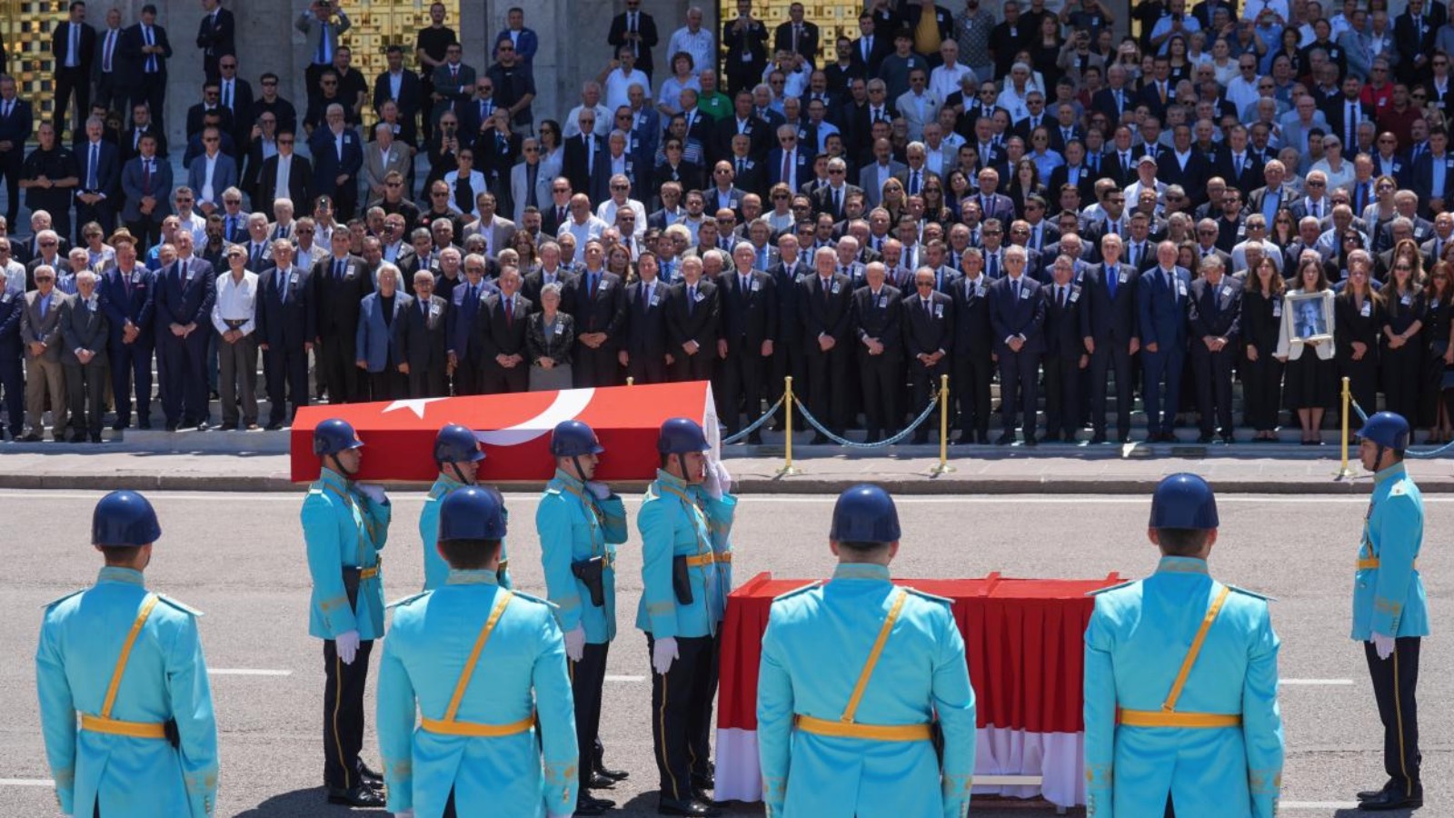 Eski CHP lideri ve gazeteci Altan Öymen için TBMM'de cenaze töreni: Bahçeli ile Hikmet Çetin el ele yürüdü