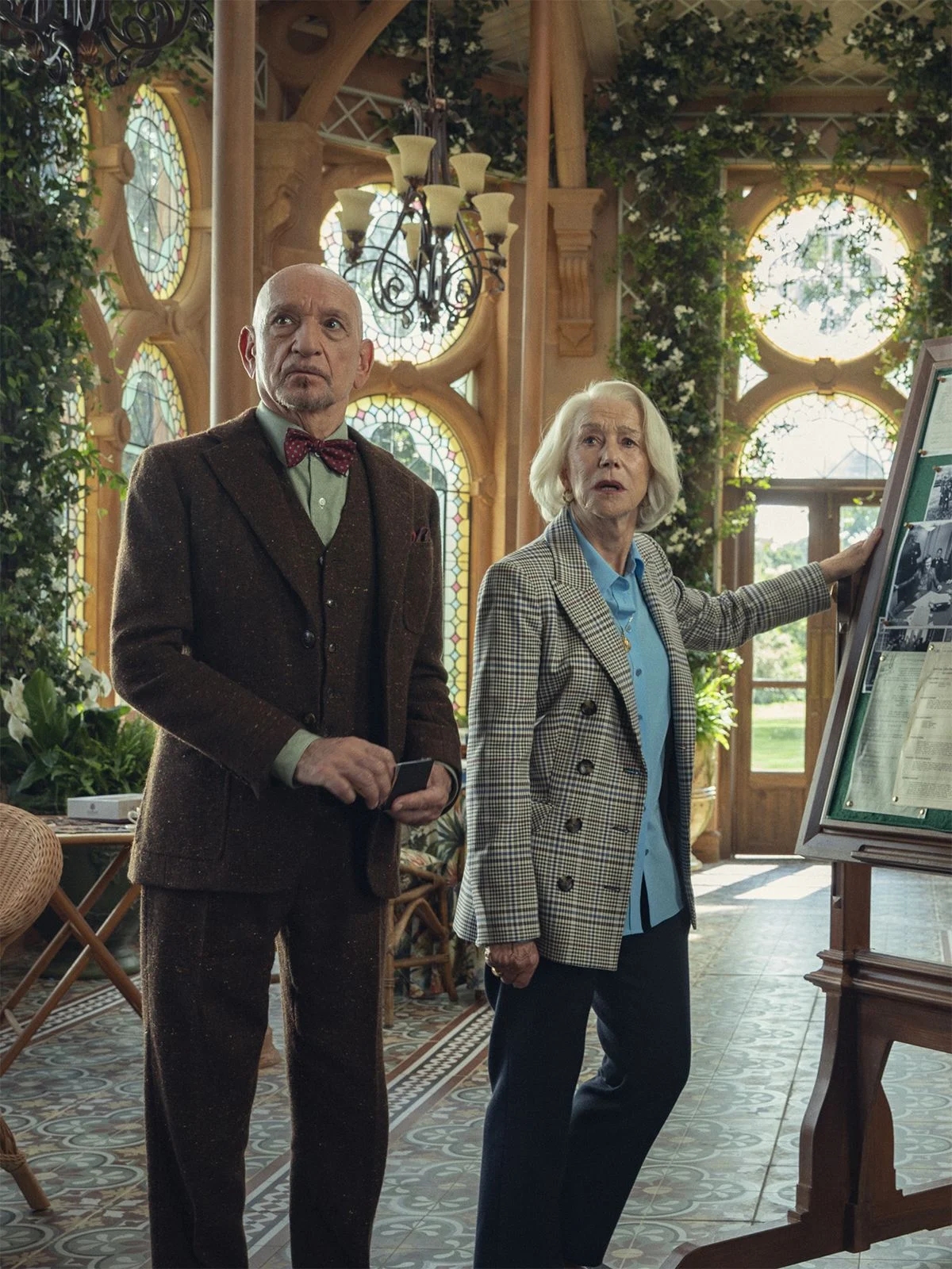 PERŞEMBE GÜNÜ CİNAYET KULÜBÜ | Richard Osman’ın aynı adlı romanından beyaz perdeye uyarlanan yapım 28 Ağustos'ta seyirci karşısına çıkacak. Filmin kadrosunda ise Helen Mirren, Pierce Brosnan, Ben Kingsley ve Celia Imrie yer alıyor.