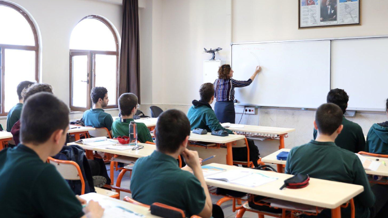İstanbul İl Milli Eğitim'den ilçe müdürlüklerine lise öğrencileri için cuma namazı talimatı
