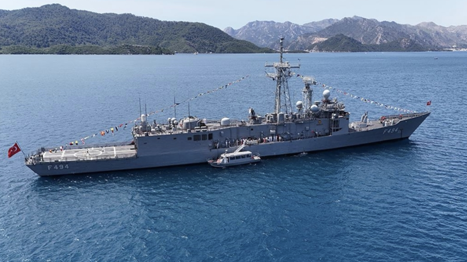 Muğla'da Deniz Kuvvetleri gemisi ile Sahil Güvenlik botları ziyarete açıldı
