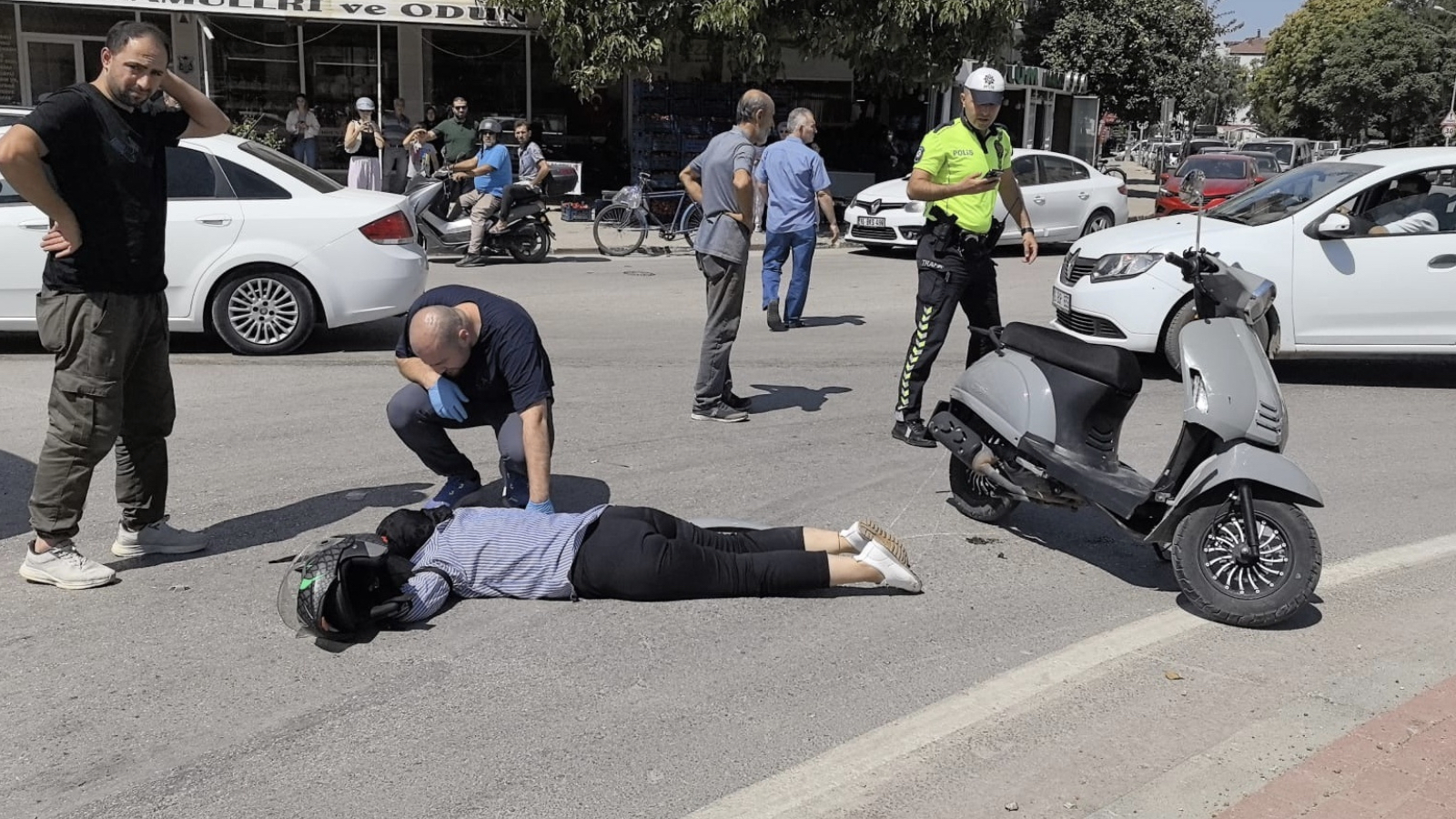 Hafif ticari araçla çarpışan motosikletin sürücüsü yaralandı